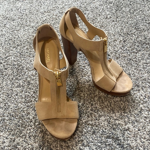 MICHAEL Michael Kors Shoes - Michael Kors Tan Zip Up Chunky Heels size 7.5